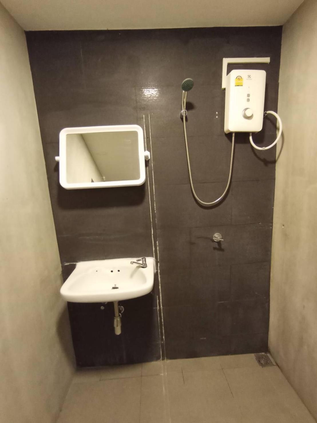 בנגקוק Go Inn Silom Bts Surasak X โกอินน์ สีลม บีทีเอส สถานีสุรศักดิ์ מראה חיצוני תמונה