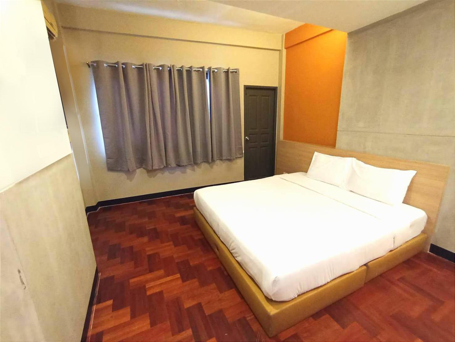 בנגקוק Go Inn Silom Bts Surasak X โกอินน์ สีลม บีทีเอส สถานีสุรศักดิ์ מראה חיצוני תמונה
